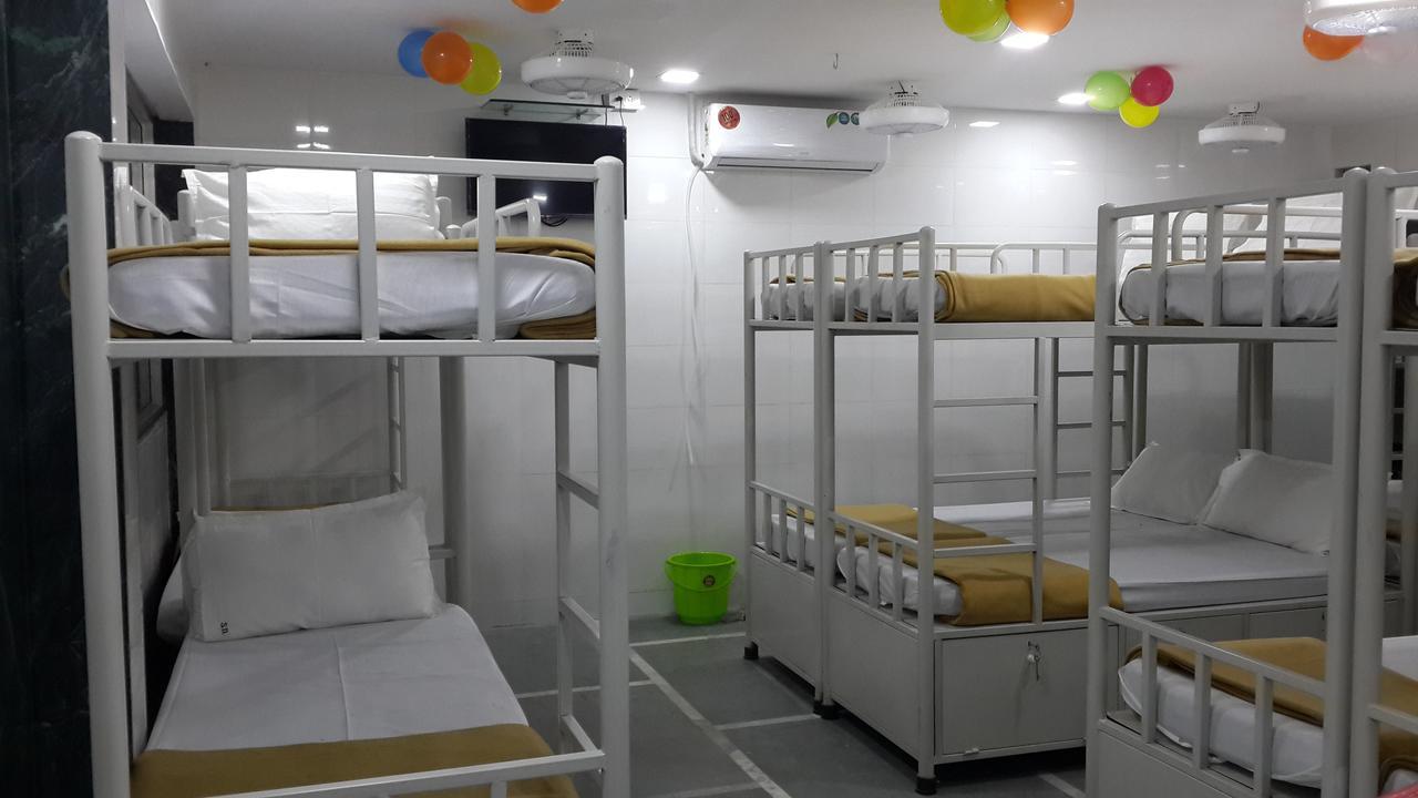 Star Dormitory Bombay Esterno foto
