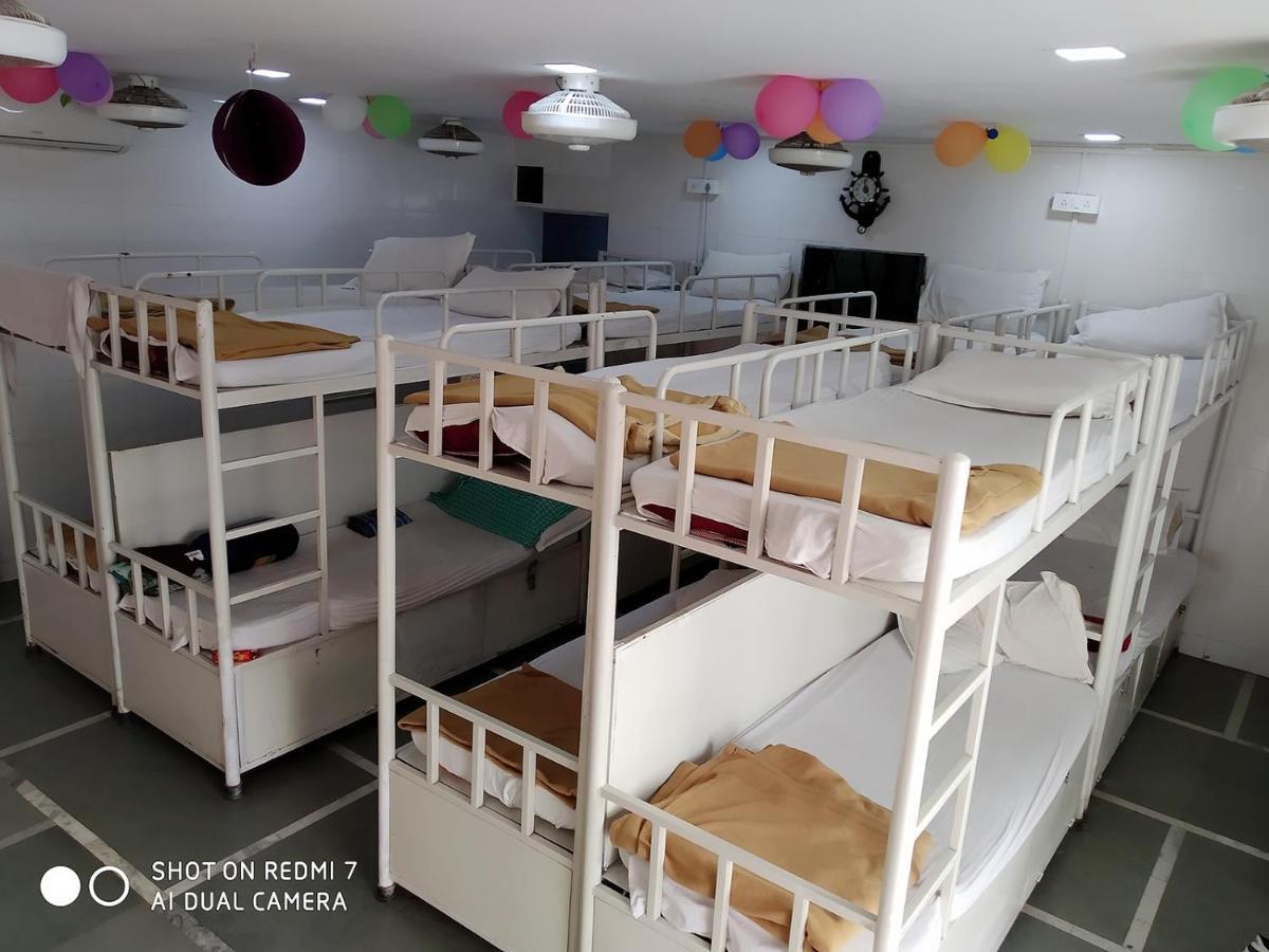 Star Dormitory Bombay Esterno foto